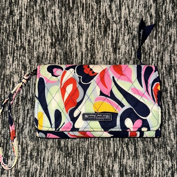 Vera Bradley Handbags - Vera Bradley RFID 3-in-1 Crossbody wallet Mod Paisley pattern